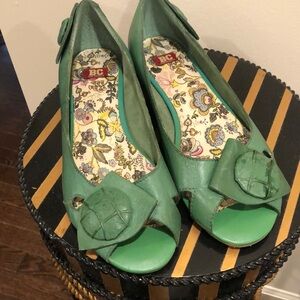 BC Footwear Green flat Shoes with Peep Toe